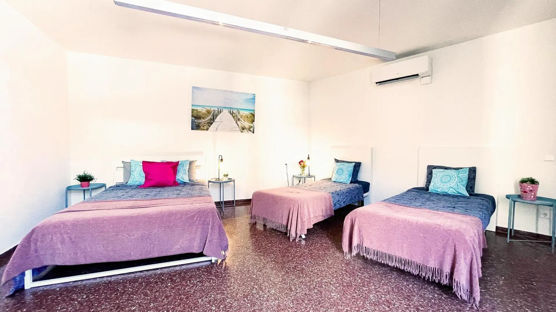 By Cathedral Rooms Barcelona Hostel