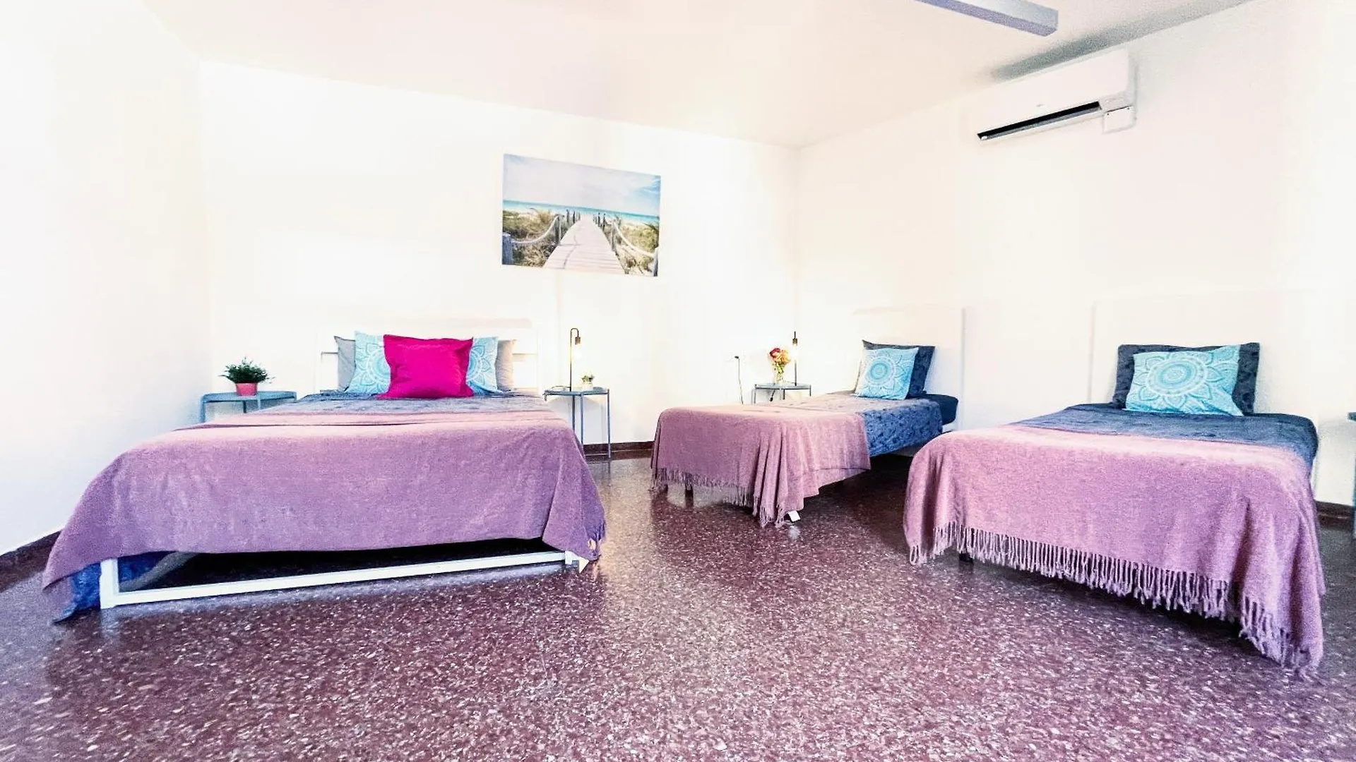 By Cathedral Rooms Barcelona Hostel